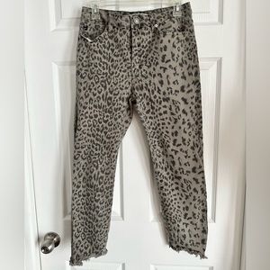 *SOLD* ☀️KanCan leopard jeans raw hem☀️